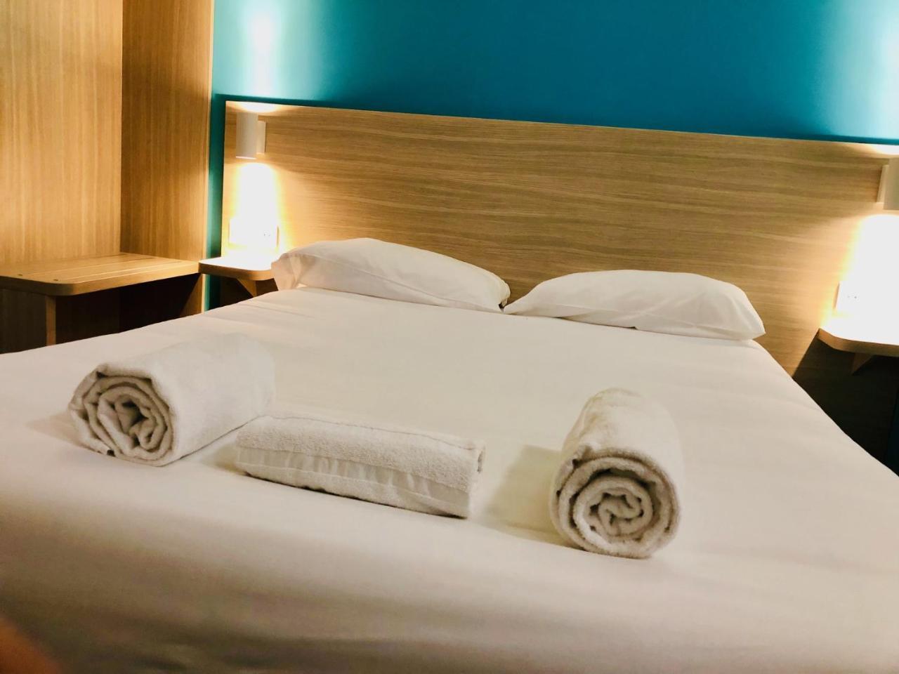 Hotel Du Stade Ex Kyriad Direct Lille Est Stade Pierre Mauroy Villeneuve-d'Ascq Exteriör bild